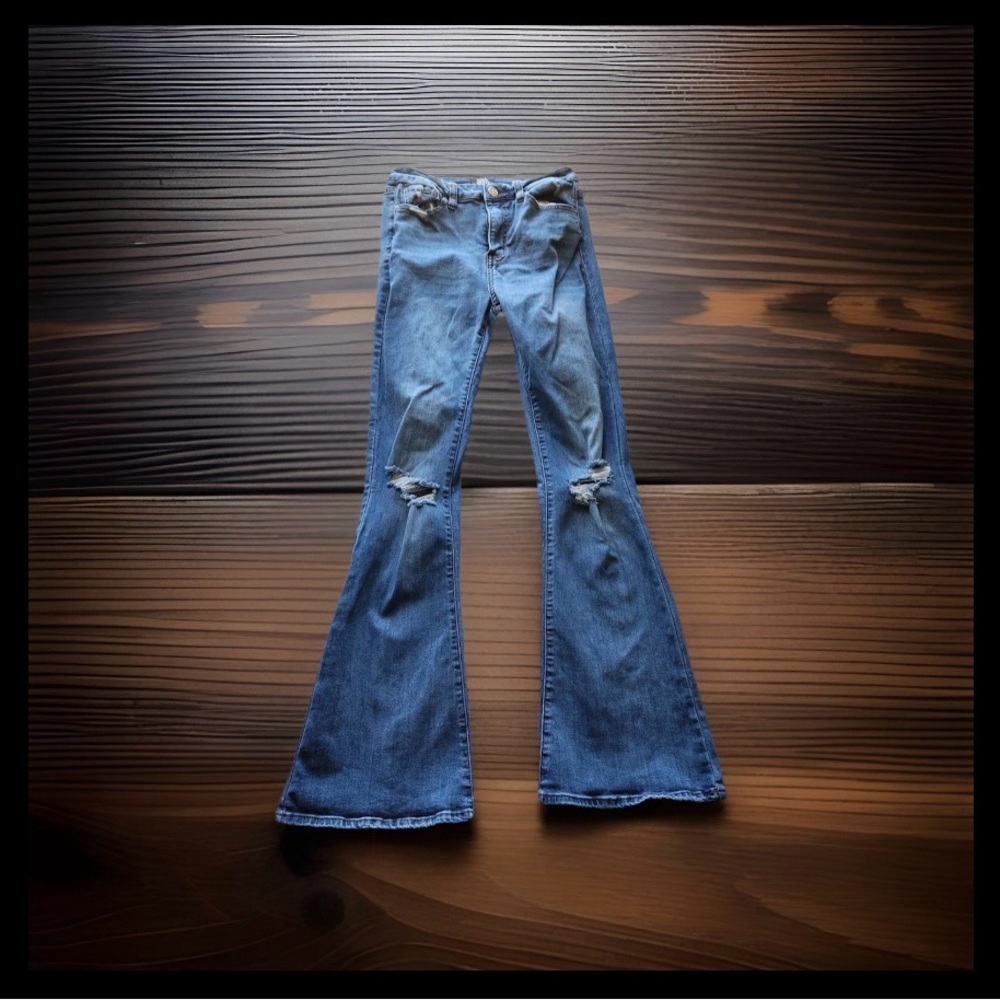 SIMPLE SOCIETY Women's Blue Distressed Boot-Cut Jeans